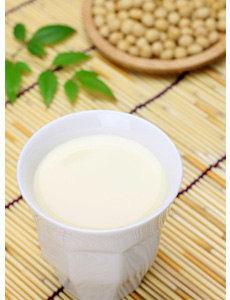 タンパク質が豊富な豆乳は、朝に飲めば温活効果もバツグン!