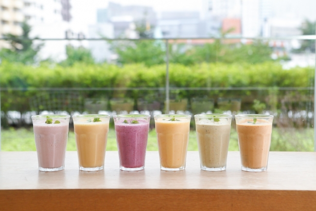 東京ミッドタウンで「ミッドパーク ヨガ」スタート!中秋の名月の下、お月見ヨガも開催