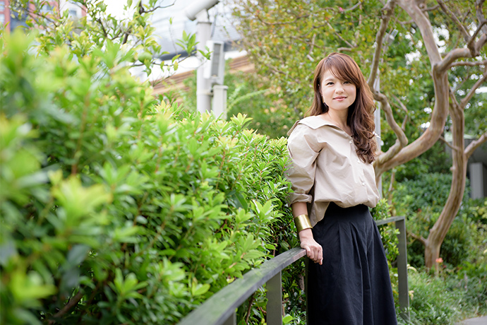 ■プロフィール:唯根命美(memi) フードスタイリスト 東京生まれ。成城大学卒業後、渡英。ロンドン留学中に世界的に有名なシェフのテレビ料理番組の現場アシスタントとして働き、料理やスタイリングを学ぶ。料理の勉強や仕事を通して英国の伝統料理やさまざまなサンドイッチを作り、その奥深さを知る。帰国後、料理教室のアシスタントなどを経て独立。現在は、レシピ開発や、イベント、雑誌など多岐にわたって活動している