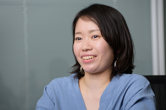 村井麻衣子氏