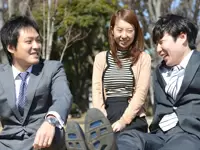 休憩時間には近くの上野公園に散歩に行くことも。話が盛り上がり、ついつい時間を忘れてしまいます。