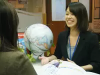様々な入学希望者がスクールを訪れます。その方に　合ったスクールの紹介やコースの提案をします。