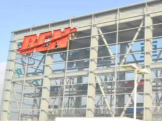 今年で創業52年。自動車販売・買取事業を主軸に多彩な事業を展開しています！