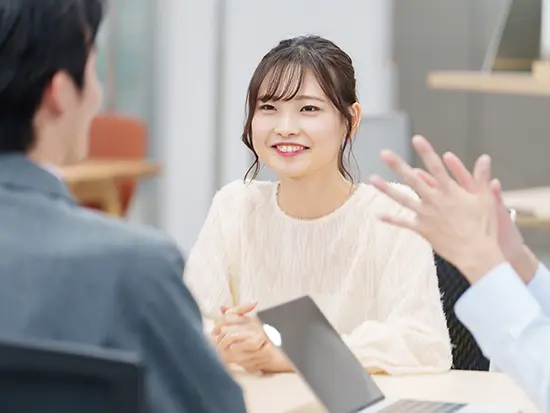 少人数のチームなのですぐに相談しあえる環境です。