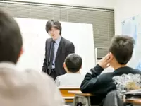 普段はおとなしい（笑）神事先生も、授業中はつい熱くなります。