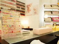 店内には、ネイルブースも。ヘアースタイリングと同時に施術できるため、お客様からも好評です！