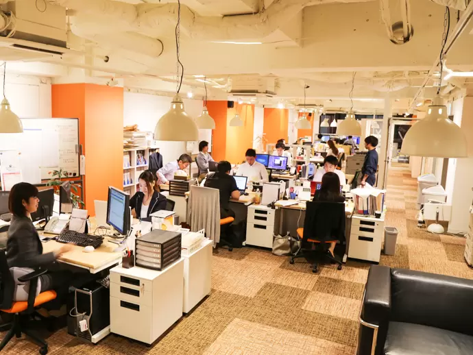 銀座にある本社は、オシャレな空間♪気持ちよくお仕事ができるからみんなのお気に入りです。