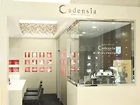 新宿高島屋店。お客様の想いをしっかりと受け止め、最高のジュエリーをプロデュースしています。