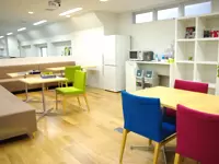 オフィス内には、社員専用のくつろぎ空間もあります。