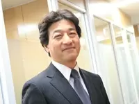 海外の一人旅（危険な目に何度も遭っているらしい）が趣味なサーファーの社長です（笑）