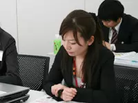 研修ルームでの研修風景、座学やロールプレイングを中心に研修しています。