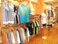 ▲ショールームでは一足先に夏物コレクションが満載！