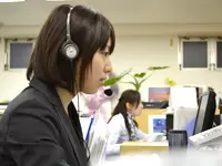 電話対応はヘッドセットをつけて効率的に！明るく丁寧で気持ちの良い対応をお願いします。