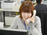 長期のお付き合いになるクライアントも多く、電話で話しが盛り上がることもしばしば。
