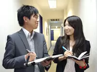 少数精鋭の社員構成である分、チームワークは抜群！業績は年々右肩上がりです。