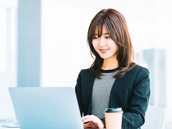 社員旅行（海外・国内) や、50％家賃補助ありの社宅完備など福利厚生が充実♪