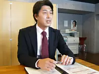 「小規模な組織だからこそ、スタッフみんなで助け合いながら、声を掛け合いながら仕事を進めています」