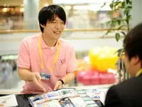 ブースでは社員が商品の良さをご説明しながら、契約を増やしています。