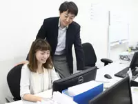先輩が丁寧に教えるので、わからないことはなんでも質問して下さい！