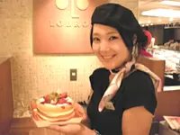 LOBROS CAFE SWEETS一押しのパンケーキ。その他シュークリームやマドレーヌ等は贈り物としても人気です。