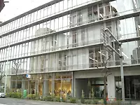 年4回展示会が行われる本社ビル。スタッフから出た企画やアイデアも、ここで製品化され、お店に並びます。