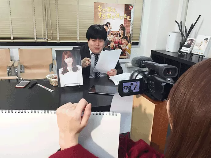こちらはYouTube撮影時の様子。タレントの仕事をどんどん告知していきます♪