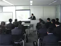 研修風景。分からないことは丁寧に教えていきますので、ご安心下さい。