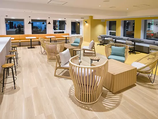カフェのような居心地のいいオフィス！たまの出社日も、リラックスして仕事に取り組めます