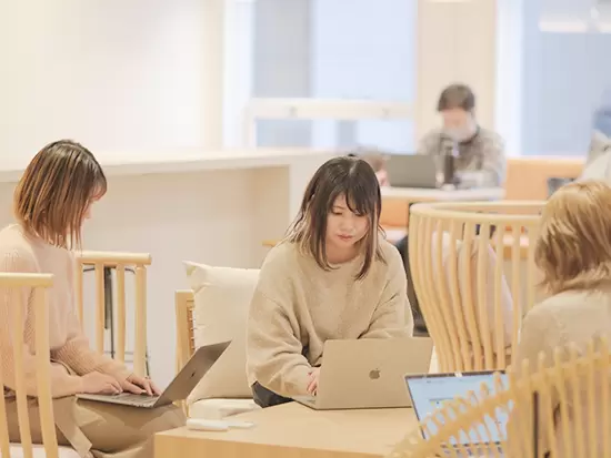 プライベートを大切にしながら、仕事にも本気。そんな社員が集っています
