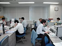 ▲あなたが配属となる本社オフィス。忙しく出かけていく営業をしっかりサポートしてください！