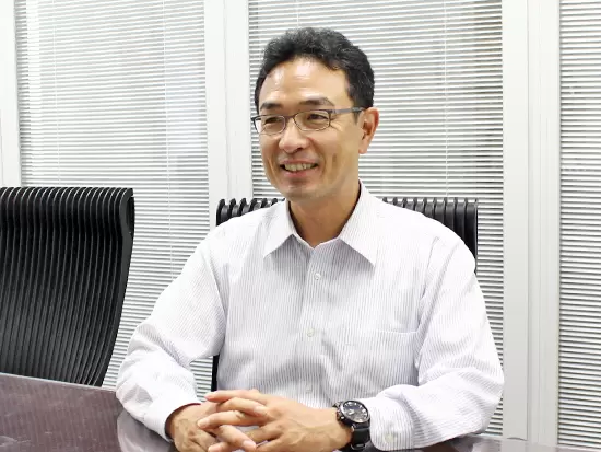 環境や資産運用など、色々な意味で人の役に立てるのが当社。そういうやりがいも見どころです。／代表・新堂