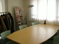 商談や打ち合わせはこちらのミーティングルームで♪