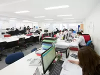 いつも明るく、活気のある職場環境があります。腰を据えて、長期に渡って活躍してください。