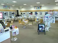 お客様がわかりやすいように、快適に過ごせるように…ショップの飾りつけも大切にしています！