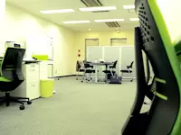 女性社員が増え、ワイワイにぎやかにミーティングしている光景を楽しみにしています♪