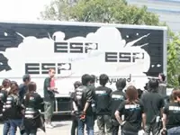 学生たちは365日250以上のライブ研修に参加します。