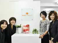 お客様、スタッフ、経営トップの三者をつなぐ架け橋としてのコンサルティング事業を展開