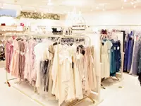 パーティーファッションを日本中に広めるために、リーズナブルプライスで上質なドレスを提供