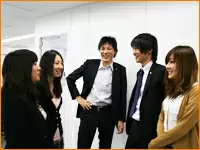 同世代が集まっているので会話も弾みます。定期的な飲み会では、先輩後輩関係なく盛り上がります！
