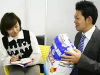 服装は自由。勉強会でお手本を見せることも多いので、動きやすい服装が基本です。