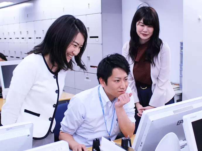 社員同士の距離も近く、分からないことがあれば直ぐに相談できる環境です★