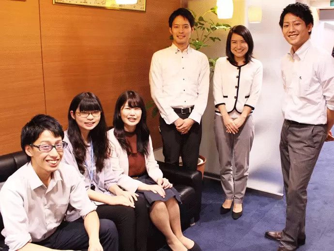 女性社員も多数活躍中。長く安心して働ける環境だから直近1年間の社員定着率は90％以上！
