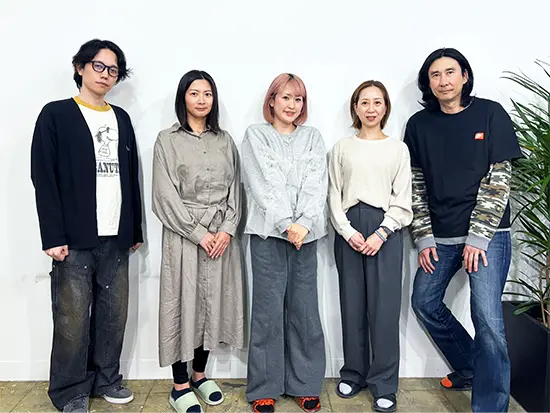 週2回のミーティングやチャットで社内交流も盛ん！何でも相談できる環境です。