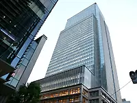 三井タワークリニックの入るビル。清潔感のあるキレイな職場で働けます。
