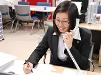 まずは企業様の「教育」に関するお悩みをヒアリング。企業のトップや人事の方へお電話します。