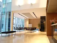 東京虎ノ門オフィスのエントランス。オフィス街に建つオシャレなビルです☆