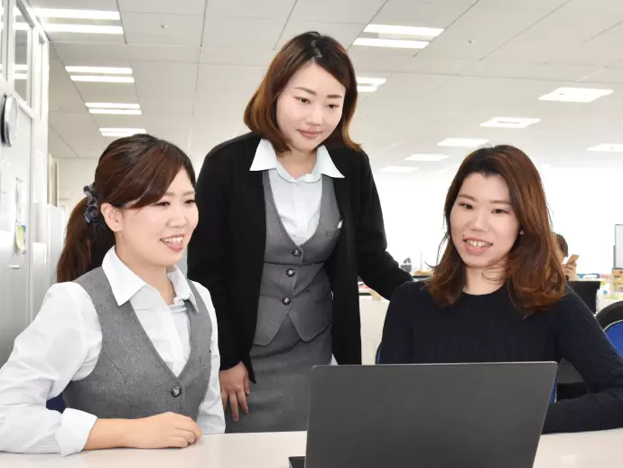 分からないことがあったら、先輩社員が丁寧に教えてくれるので安心です★