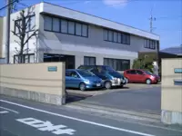 落ち着いた環境にある松戸本社。駐車場もあり車で通勤するスタッフもいます。