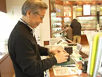 優しい店長も、未経験女子にとっては強い味方！どんどん質問して下さい。