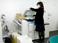 「わからないことがあれば、何でも聞いて下さい！わかるようになるまで、丁寧に教えます」先輩社員より